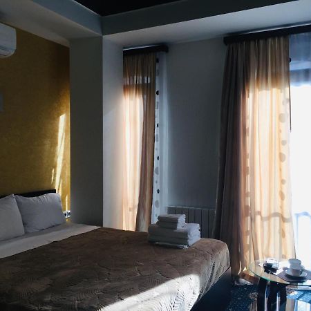 Du Vin Rouge Tbilisi Hotel Kültér fotó