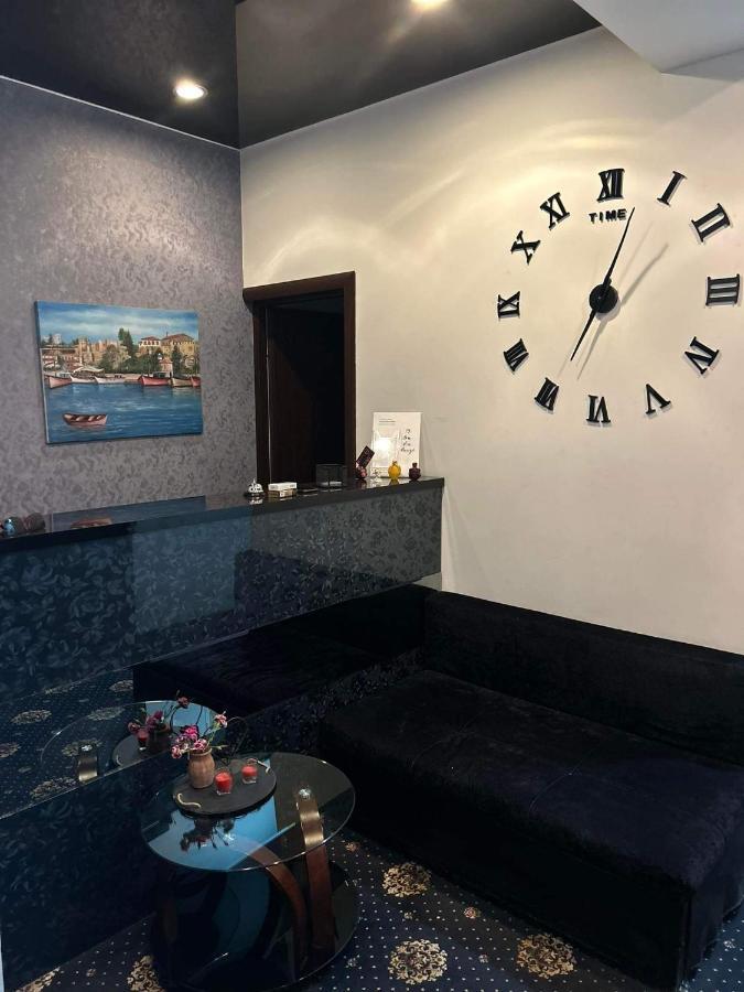 Du Vin Rouge Tbilisi Hotel Kültér fotó