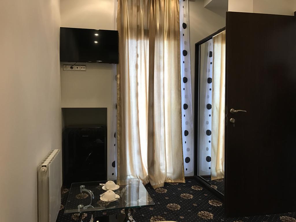 Du Vin Rouge Tbilisi Hotel Kültér fotó