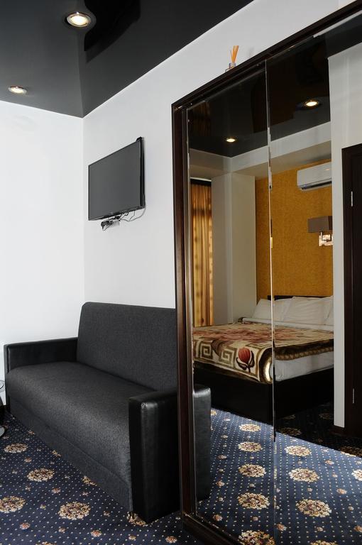 Du Vin Rouge Tbilisi Hotel Kültér fotó