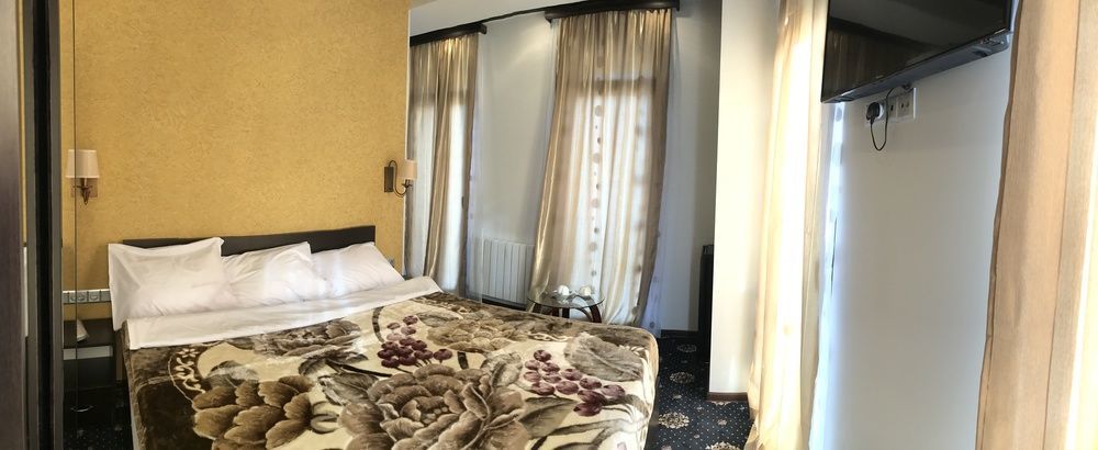 Du Vin Rouge Tbilisi Hotel Kültér fotó