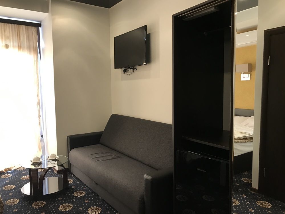 Du Vin Rouge Tbilisi Hotel Kültér fotó