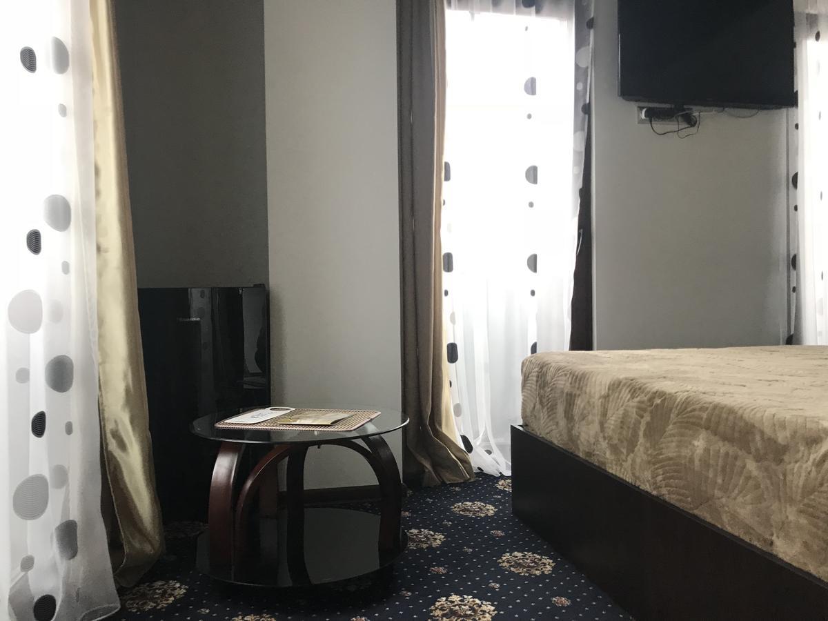 Du Vin Rouge Tbilisi Hotel Kültér fotó