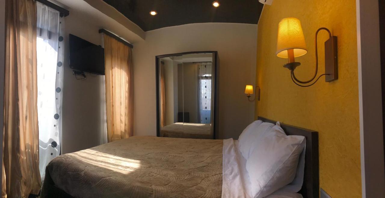 Du Vin Rouge Tbilisi Hotel Kültér fotó