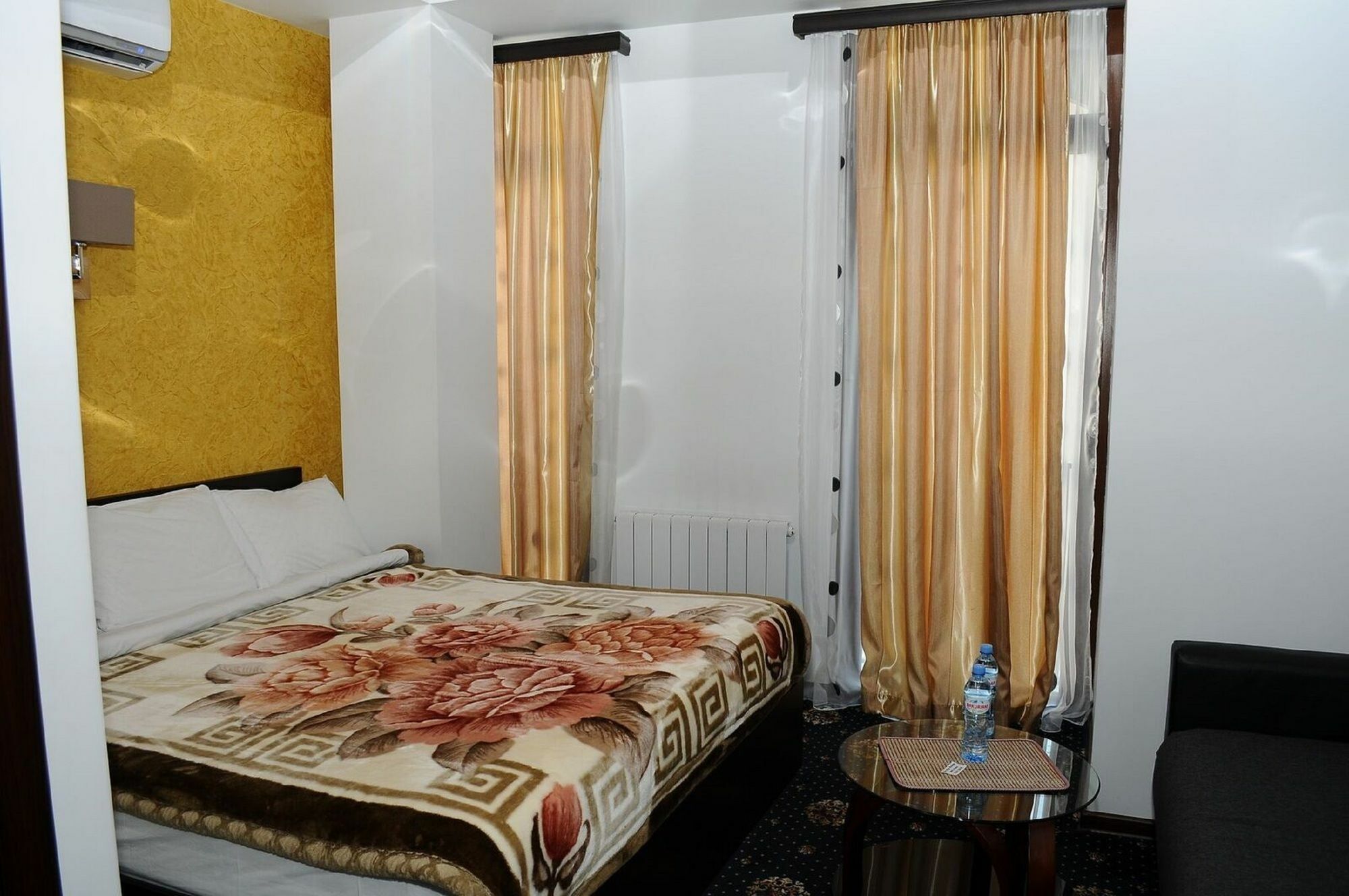 Du Vin Rouge Tbilisi Hotel Kültér fotó