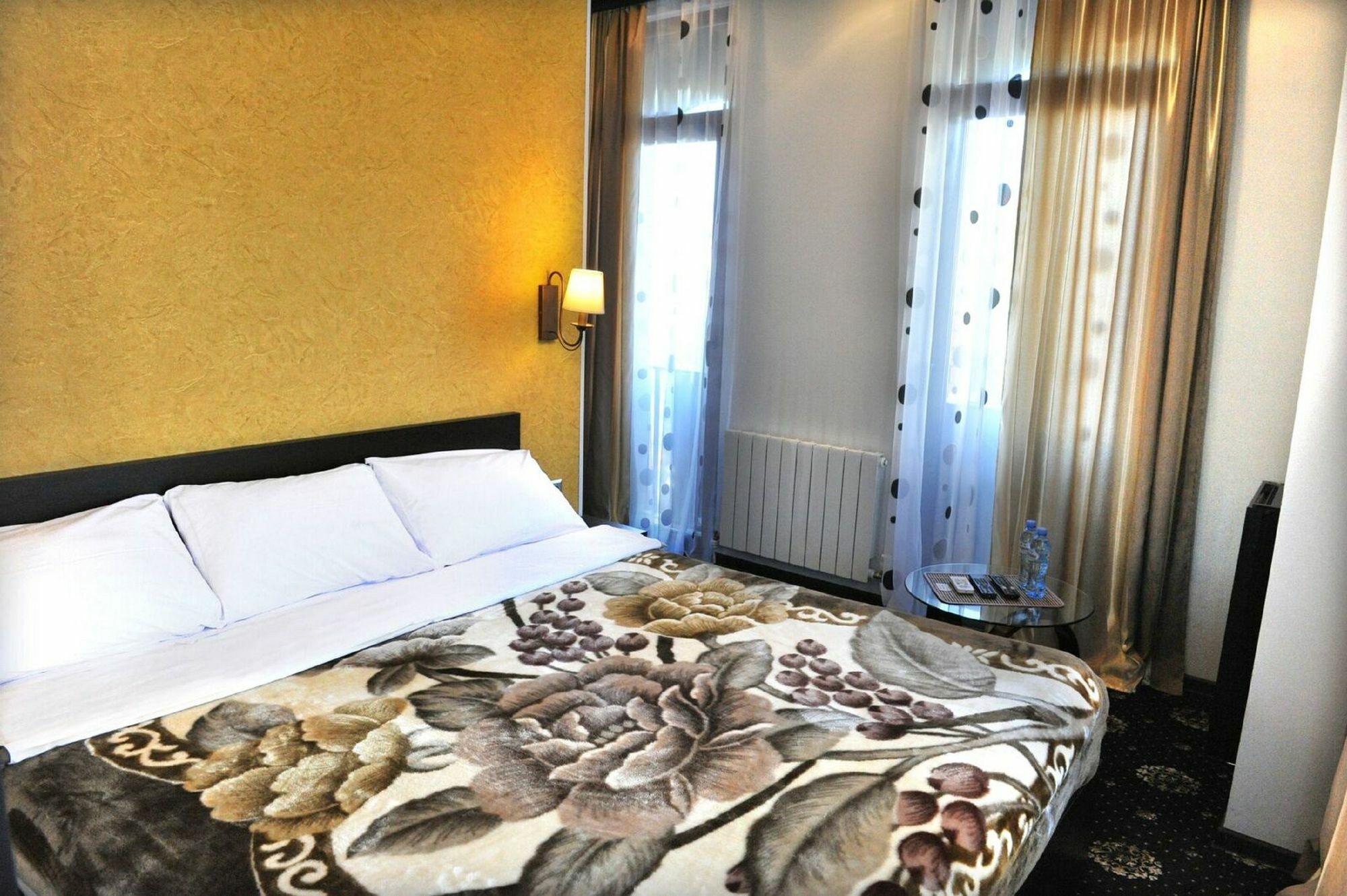 Du Vin Rouge Tbilisi Hotel Kültér fotó