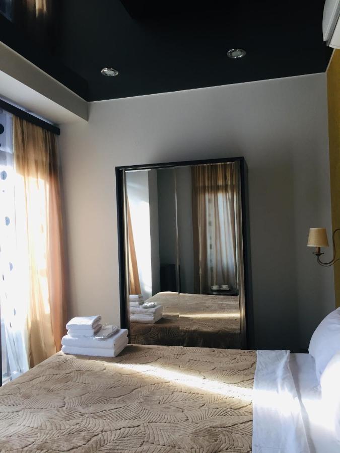 Du Vin Rouge Tbilisi Hotel Kültér fotó