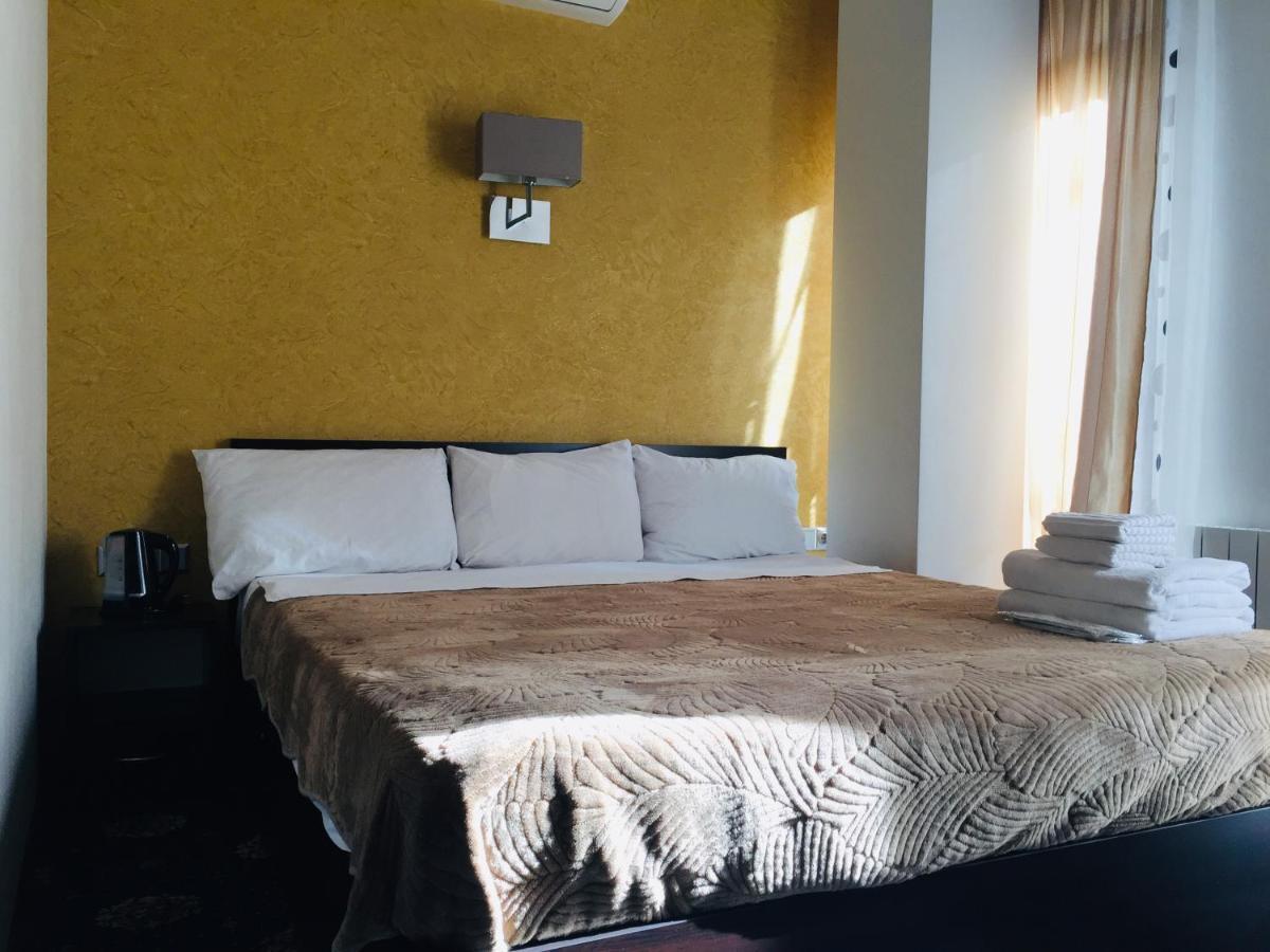 Du Vin Rouge Tbilisi Hotel Kültér fotó