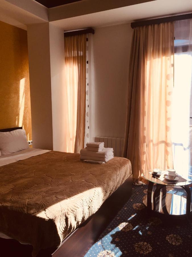 Du Vin Rouge Tbilisi Hotel Kültér fotó